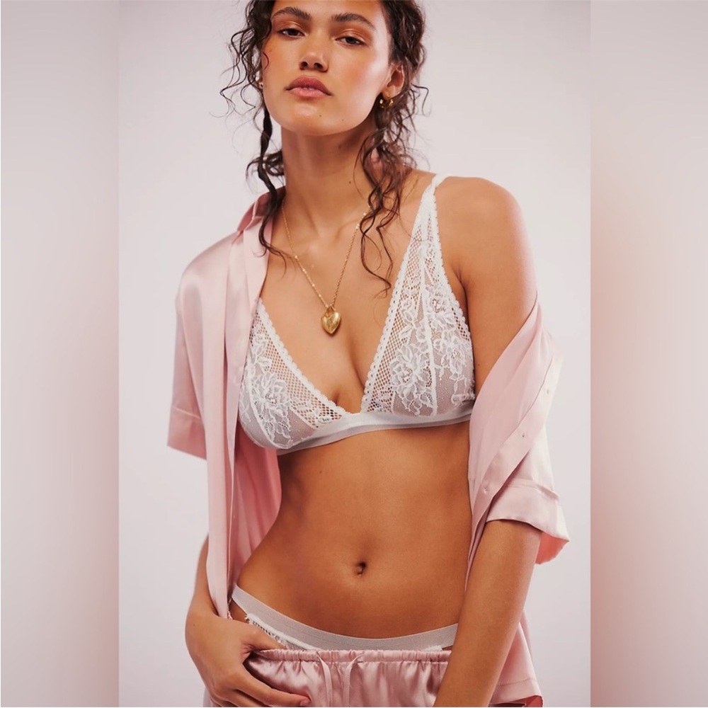 4040. Free People Reya Lace Bralette - Picture 4 of 4